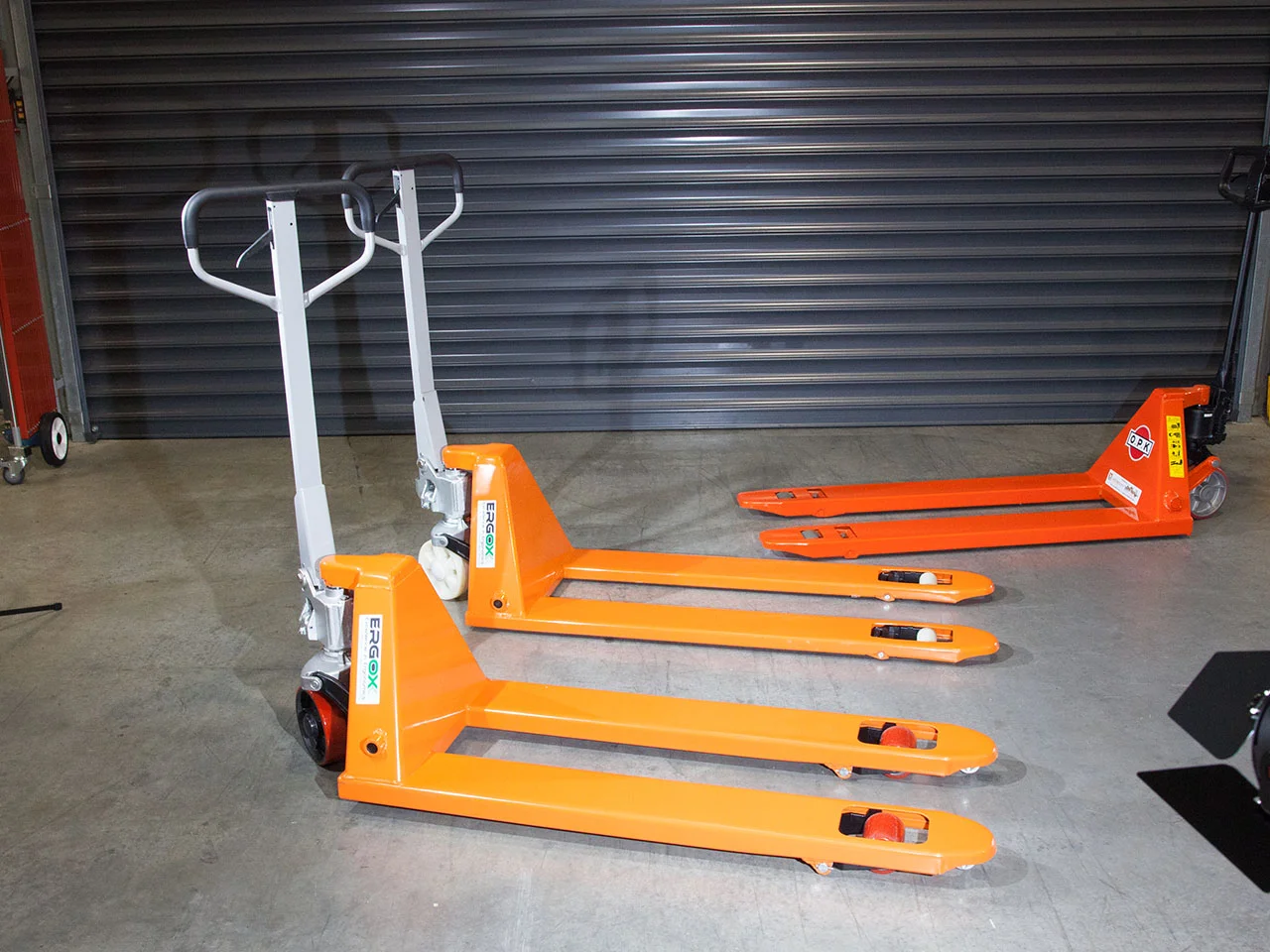 5 Pallet Jacks that will increase your productivity logo