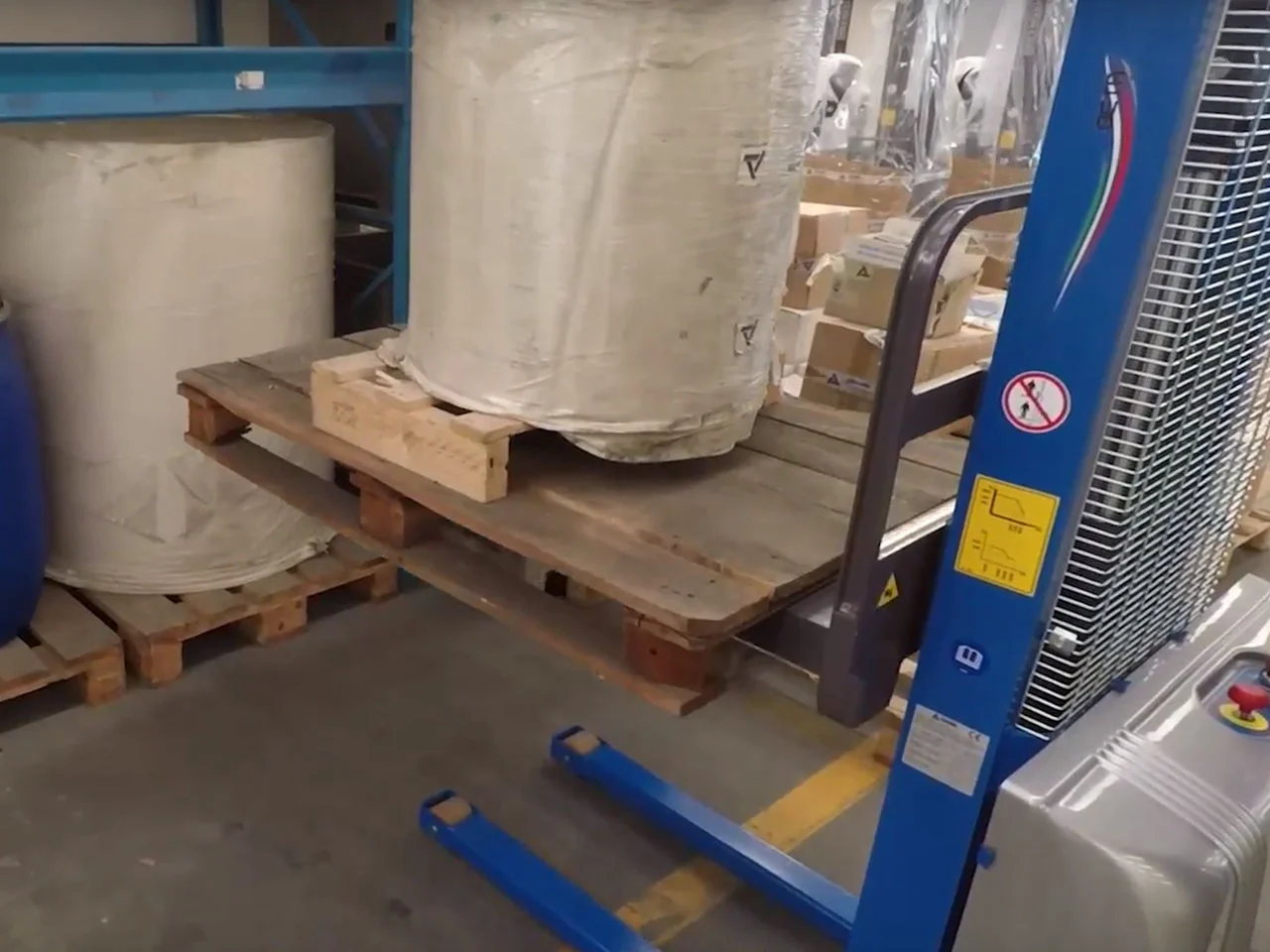 Pallet Stackers - The Forklift Alternative