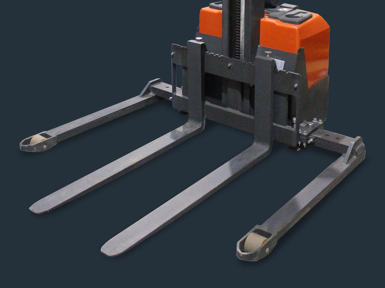 Straddle Pallet Stackers - Knowing your pallets