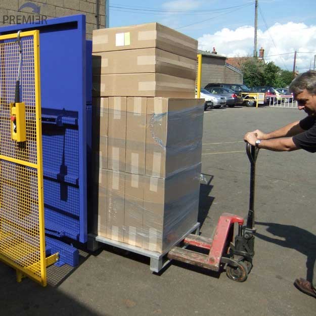 Loading Pallet Changer outdoors